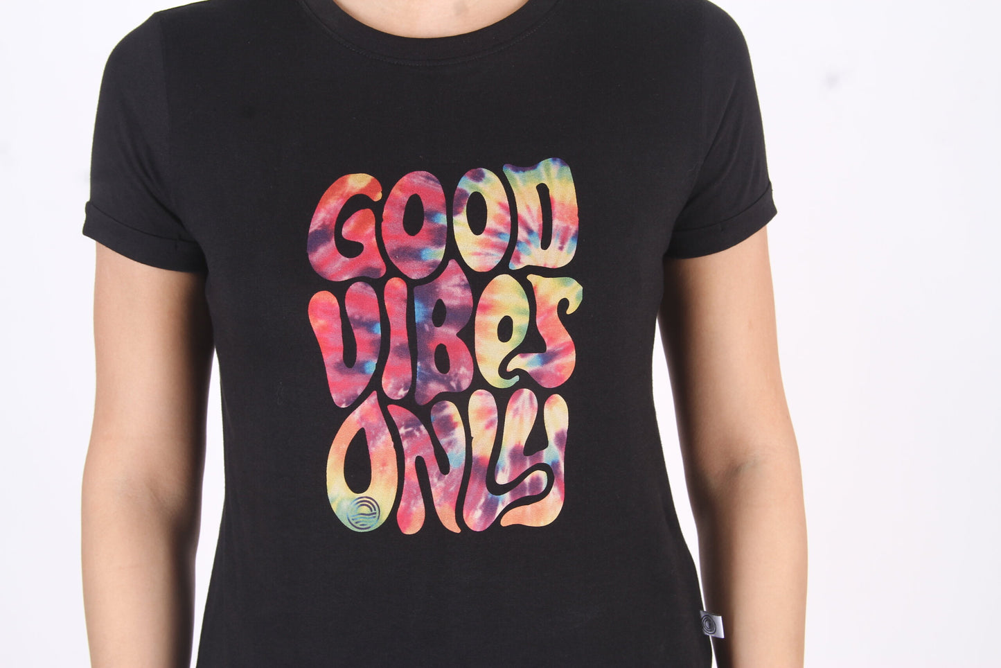 केवल अच्छी वाइब्स | महिलाओं के लिए प्रिंटेड टी-शर्ट | महिलाओं की टी-शर्ट